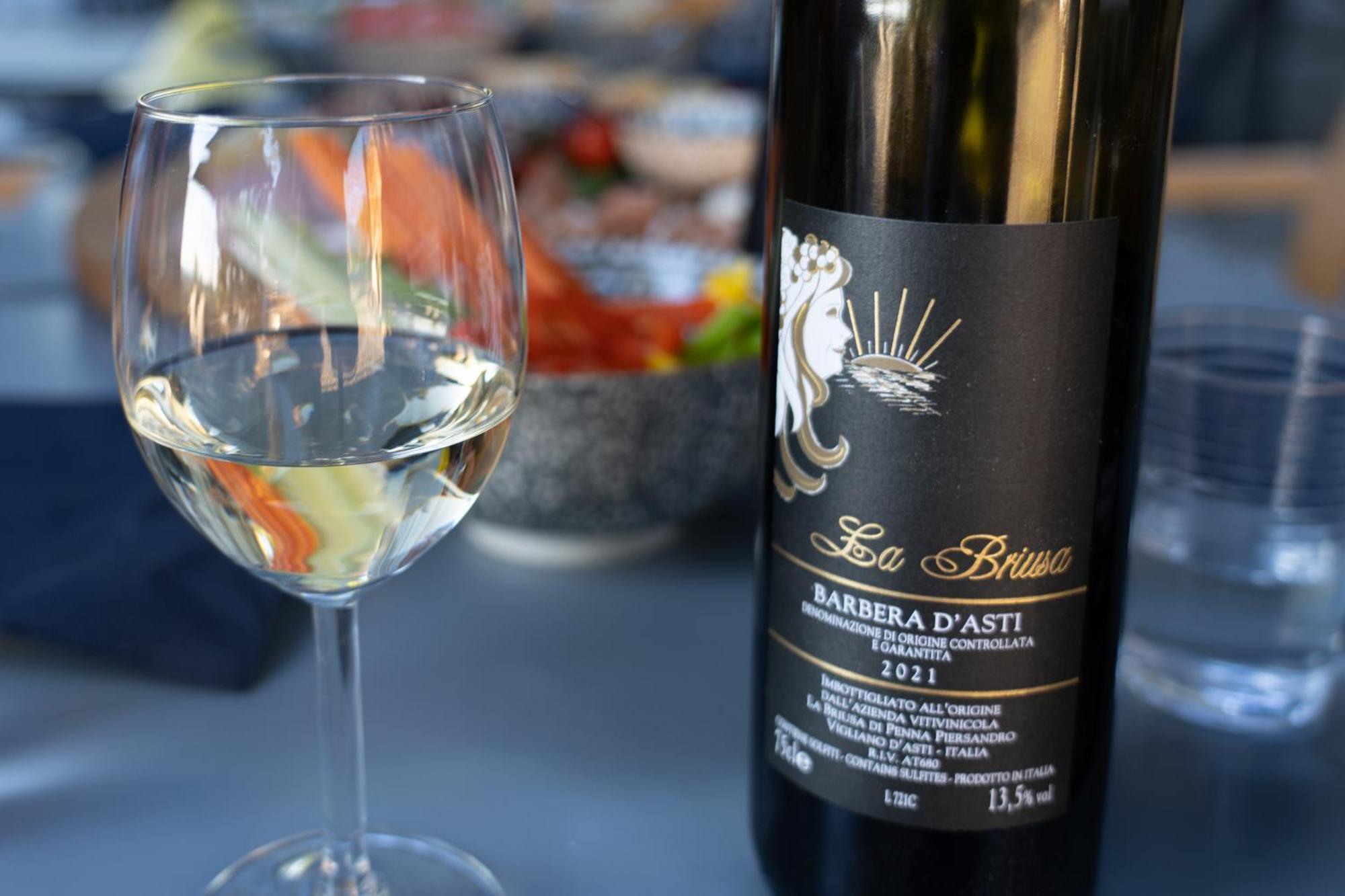 Montegrosso dʼAsti Cascina Giantino Suite Cantina - G A Y - M E N - O N L Y (Adults Only) المظهر الخارجي الصورة